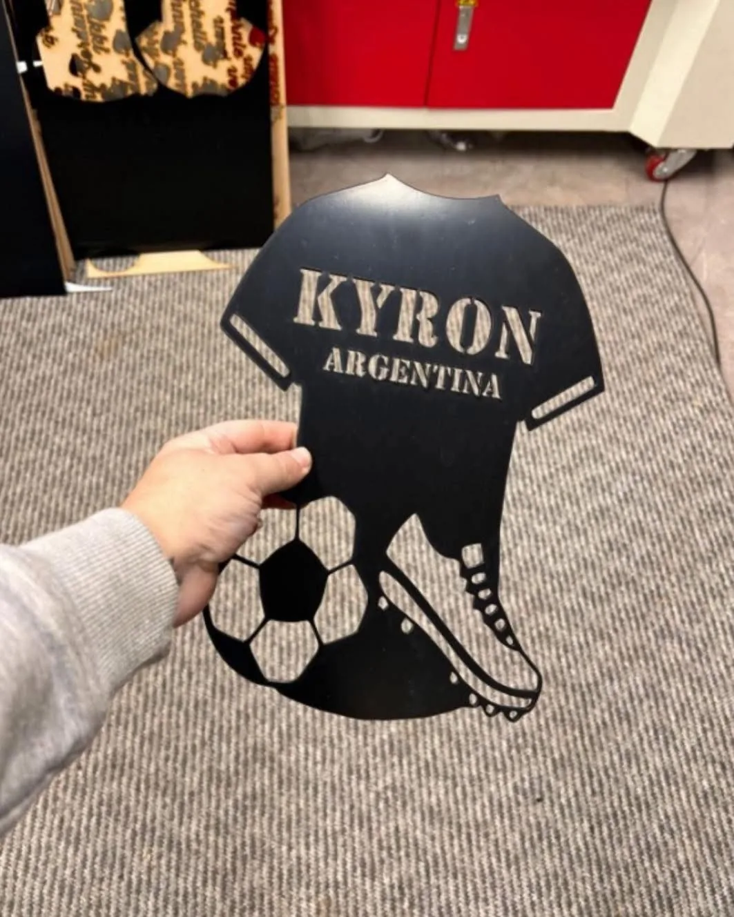 KYRON Argentina with Cnart metal wall decoration